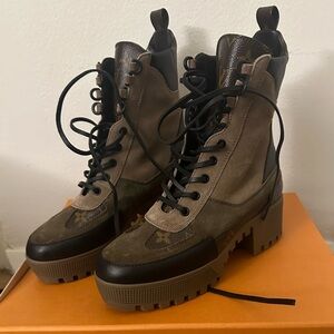 Laureate Platform Desert Boot